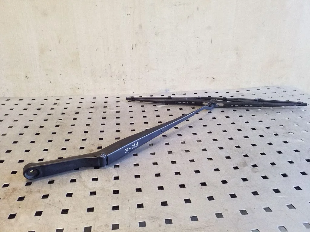 Front wiper blade arm 4024J3