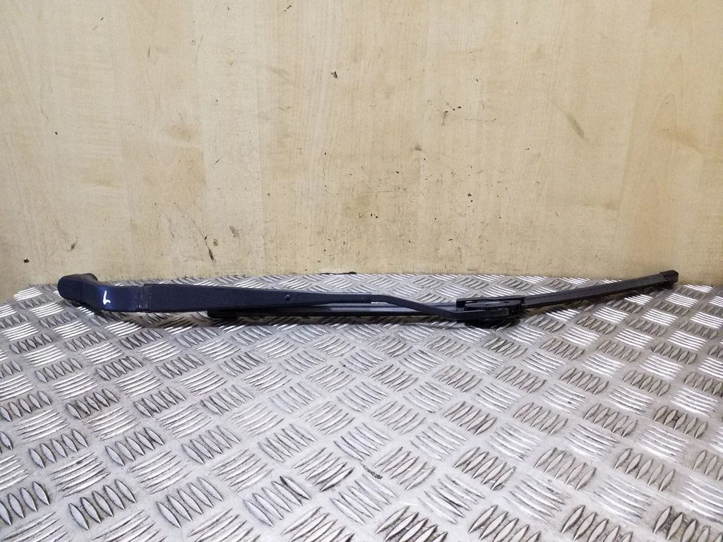 Front wiper blade arm – left