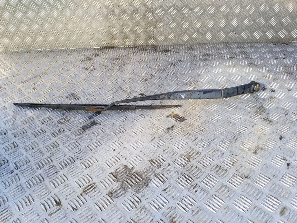 Front wiper blade arm – right