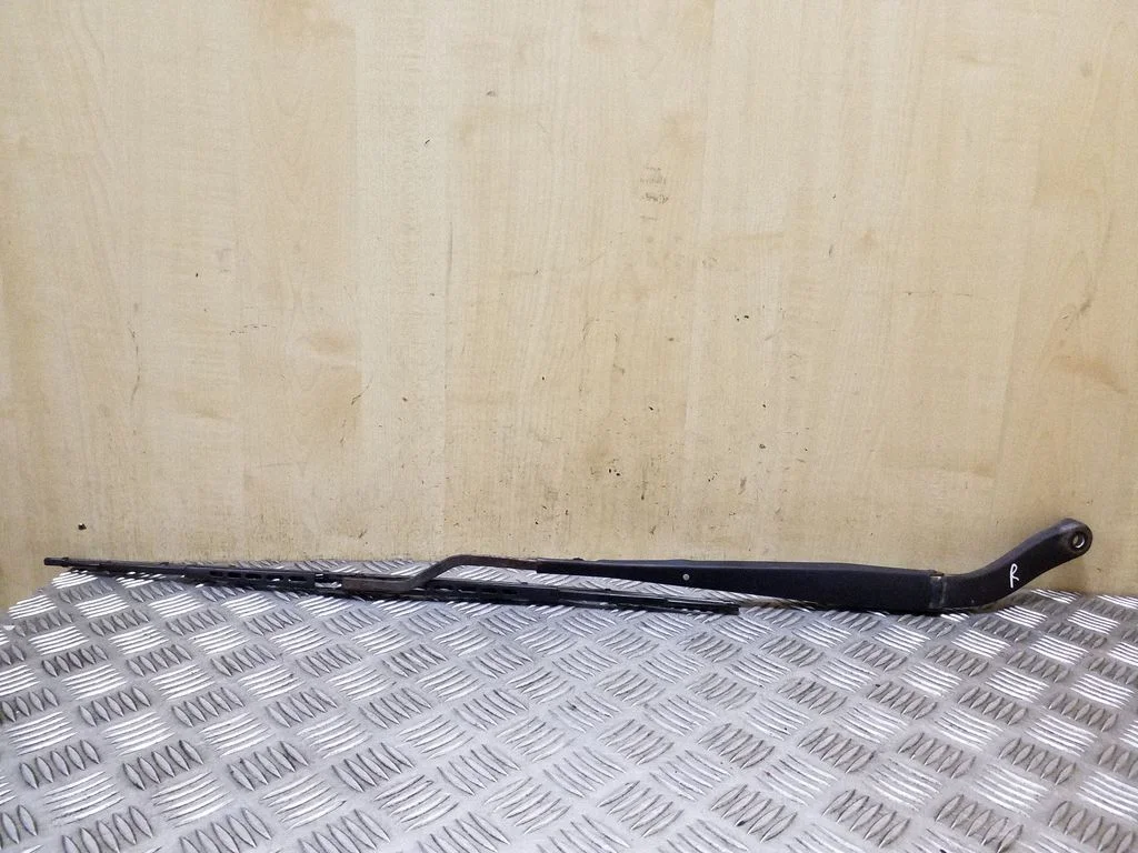 Front wiper blade arm – right