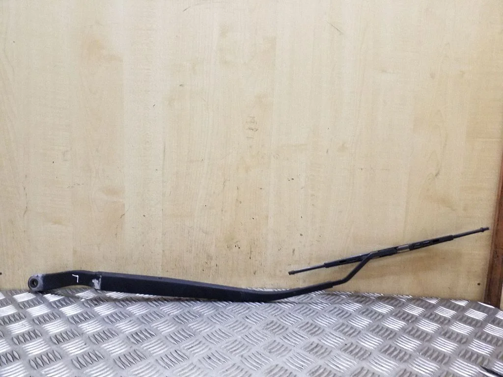 Front wiper blade arm – left