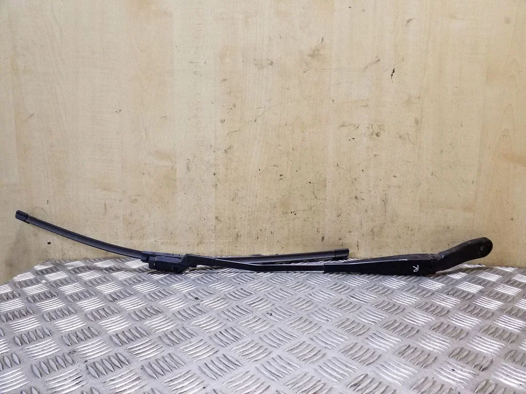 Esiklaasi kojameeste kang 30753509 – Volvo S60 (2011-2013)