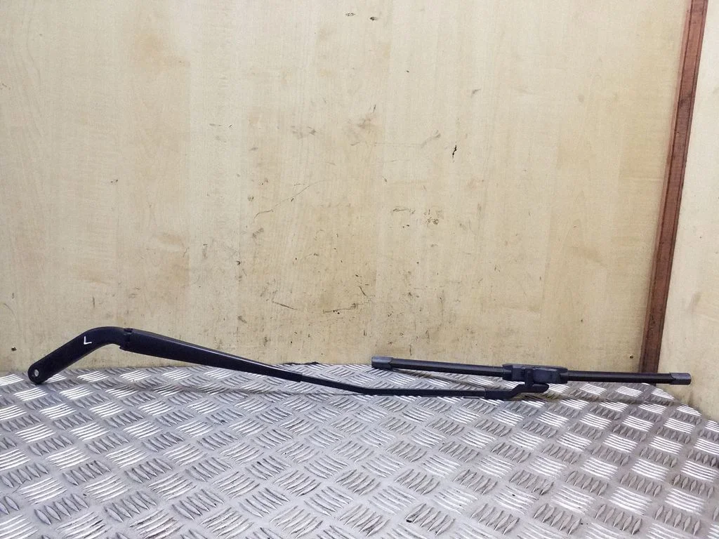 Front wiper blade arm 61617153745