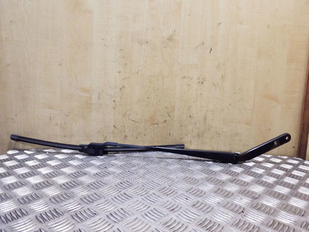 Front wiper blade arm 61617153742