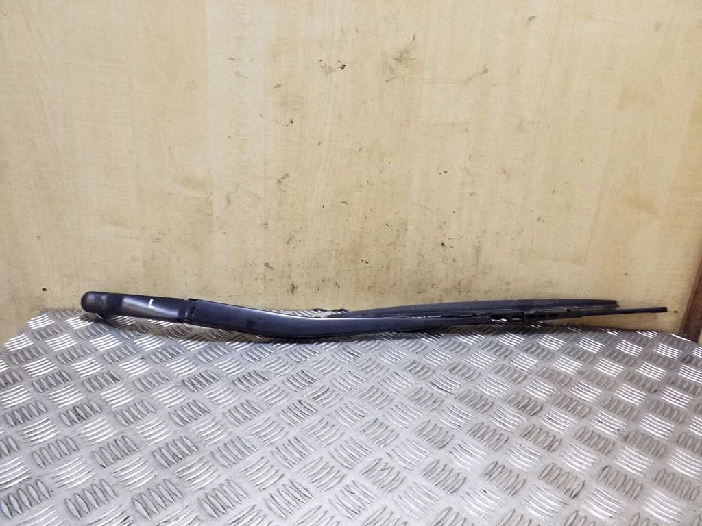 Front wiper blade arm – left