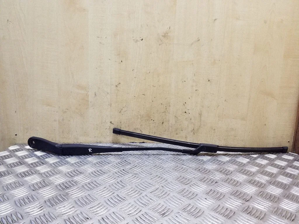 Esiklaasi kojameeste kang 30753509 – Volvo S60 (2005-2010)