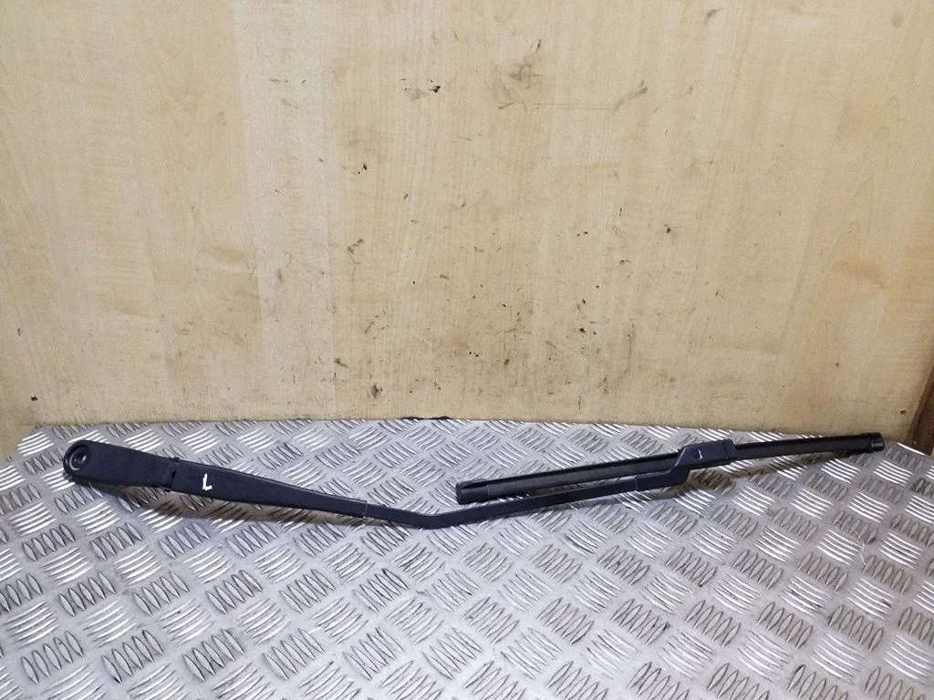 Esiklaasi kojameeste kang 30753509 – Volvo S60 (2005-2010)