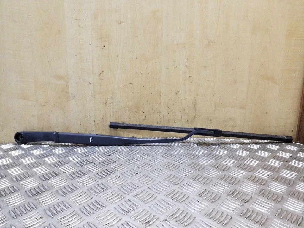 Front wiper blade arm – right