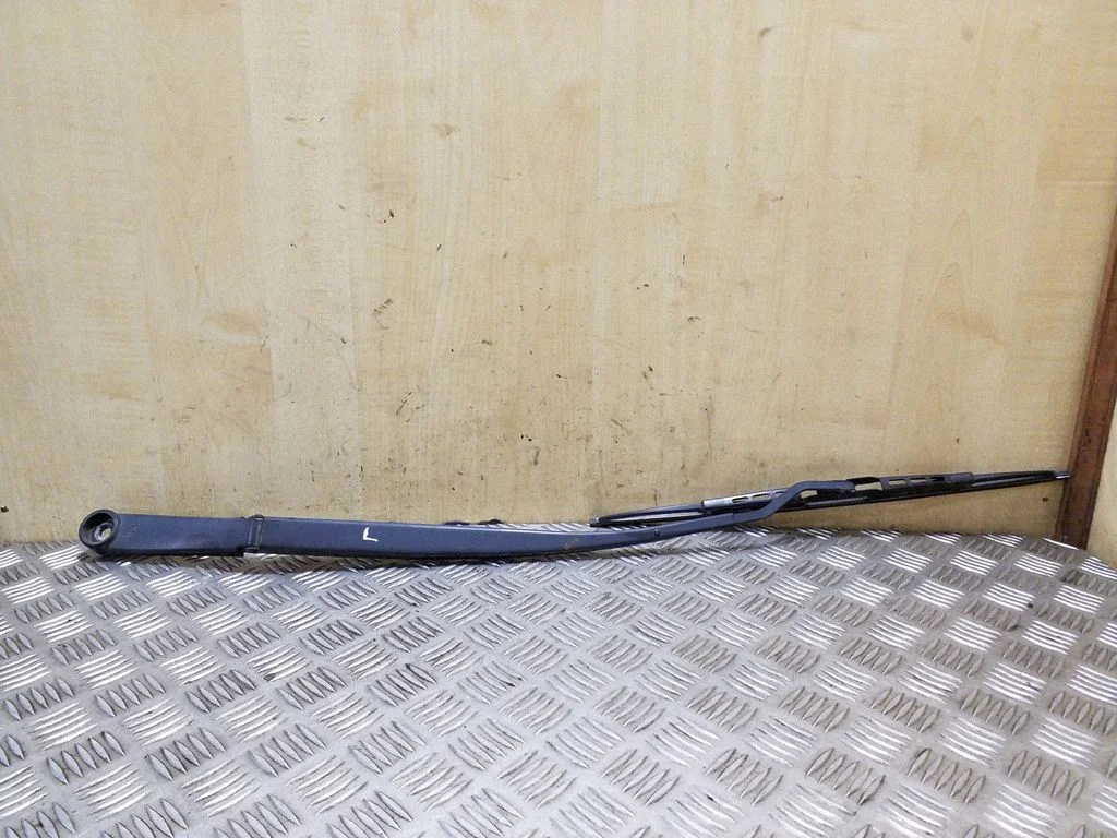 Front wiper blade arm – left