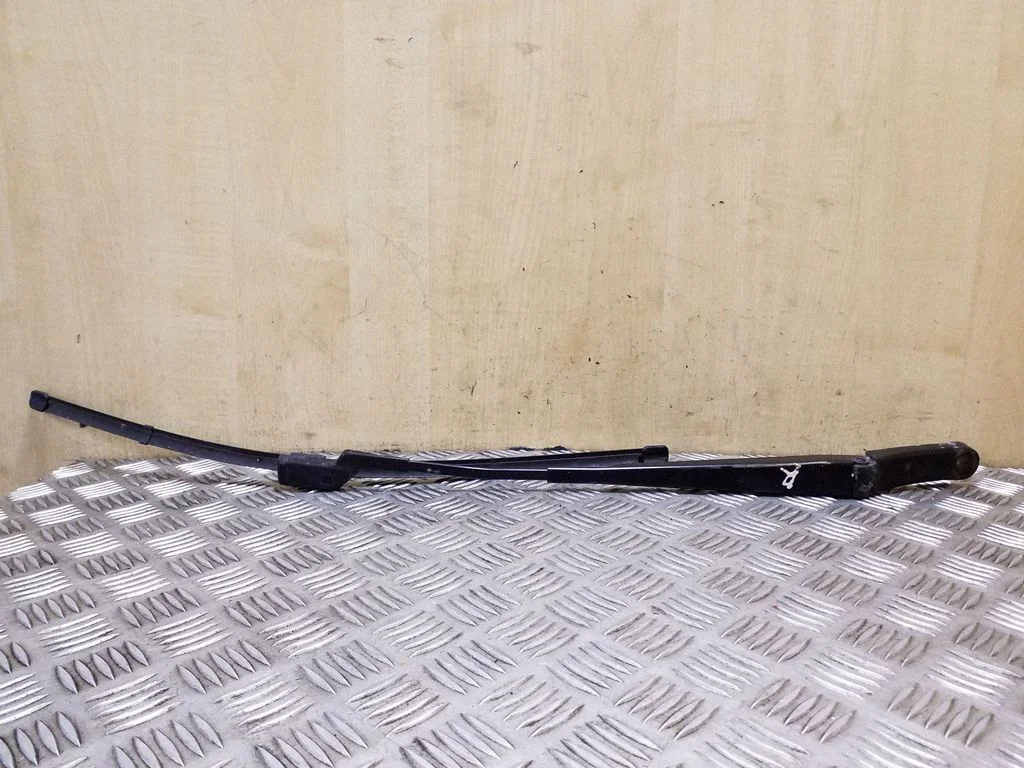 Front wiper blade arm 5N2955410