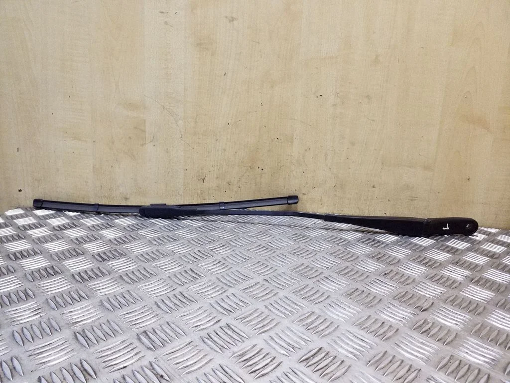 Front wiper blade arm 8J2955407A