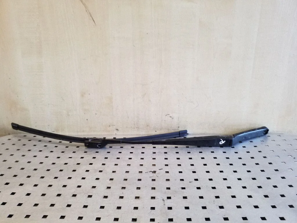 Front wiper blade arm – right