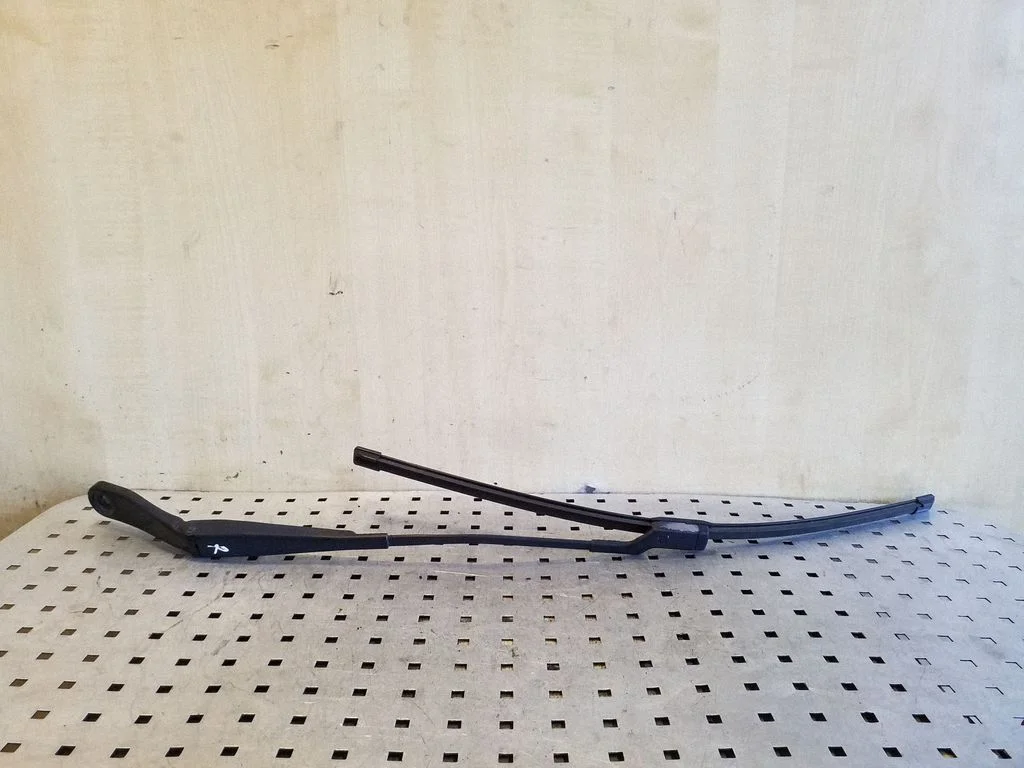 Front wiper blade arm 31276004