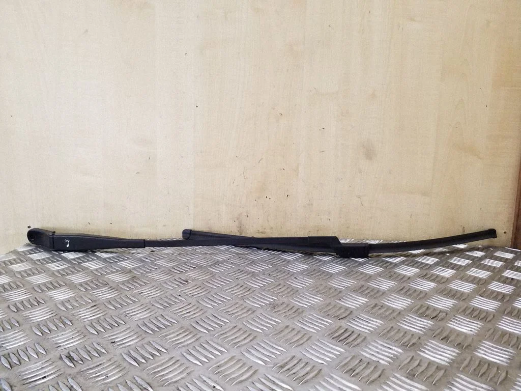 Front wiper blade arm – Peugeot 3008 I (2008-2015)