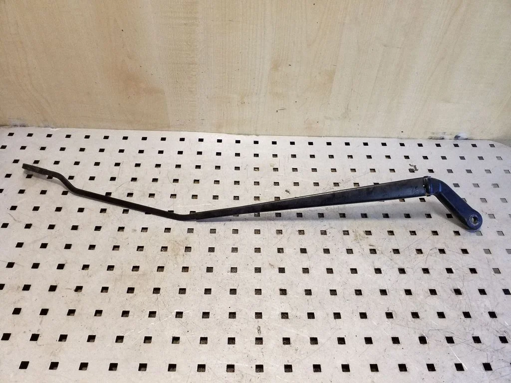 Front wiper blade arm – right