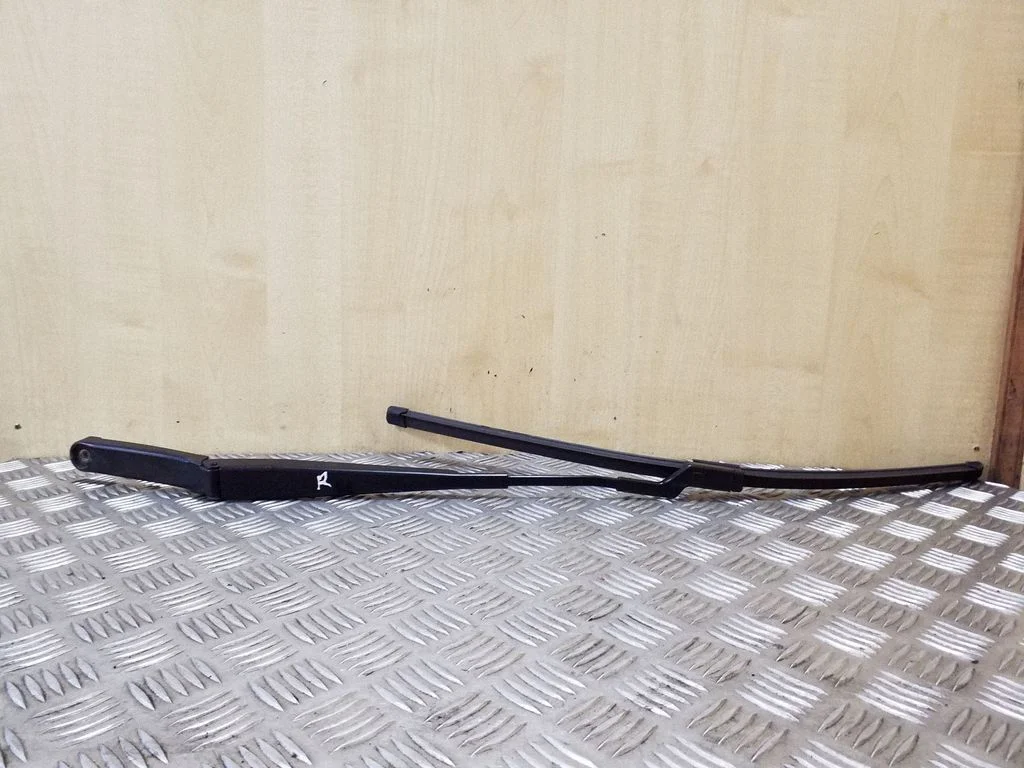 Front wiper blade arm 3G2955410