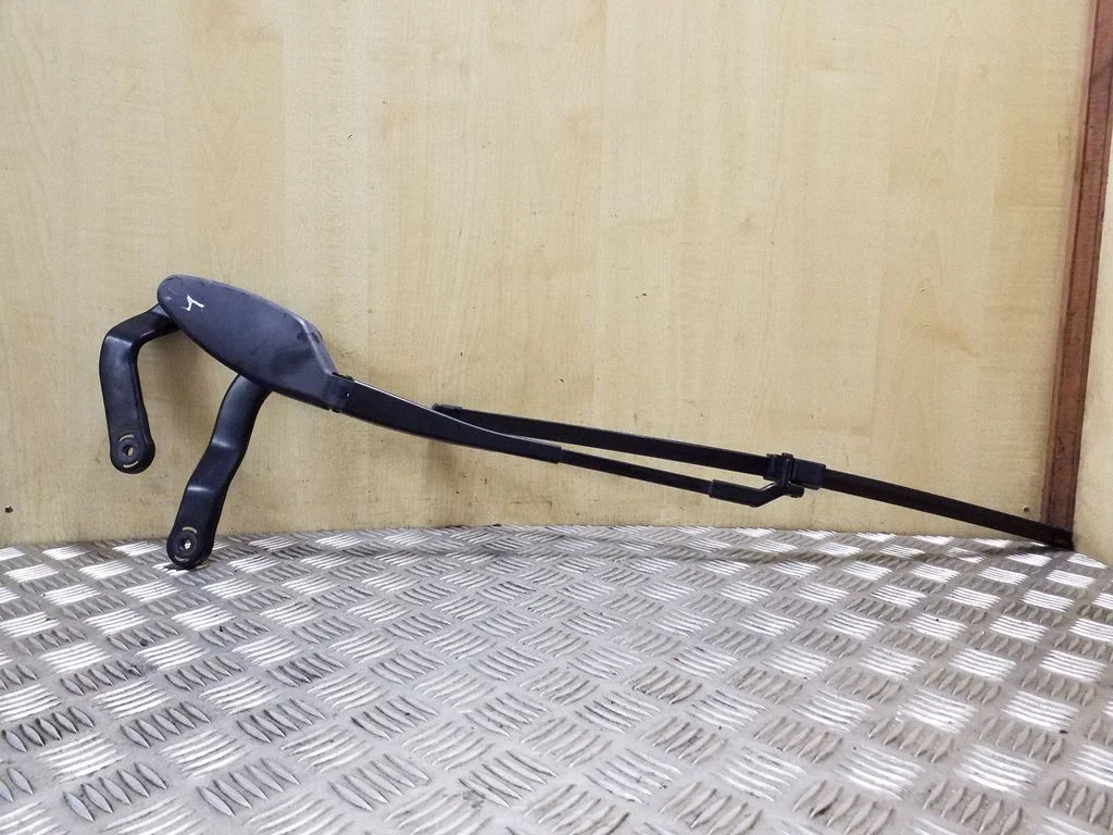 Front wiper blade arm – Mercedes-Benz CLS-Class C219 (2003-2011)