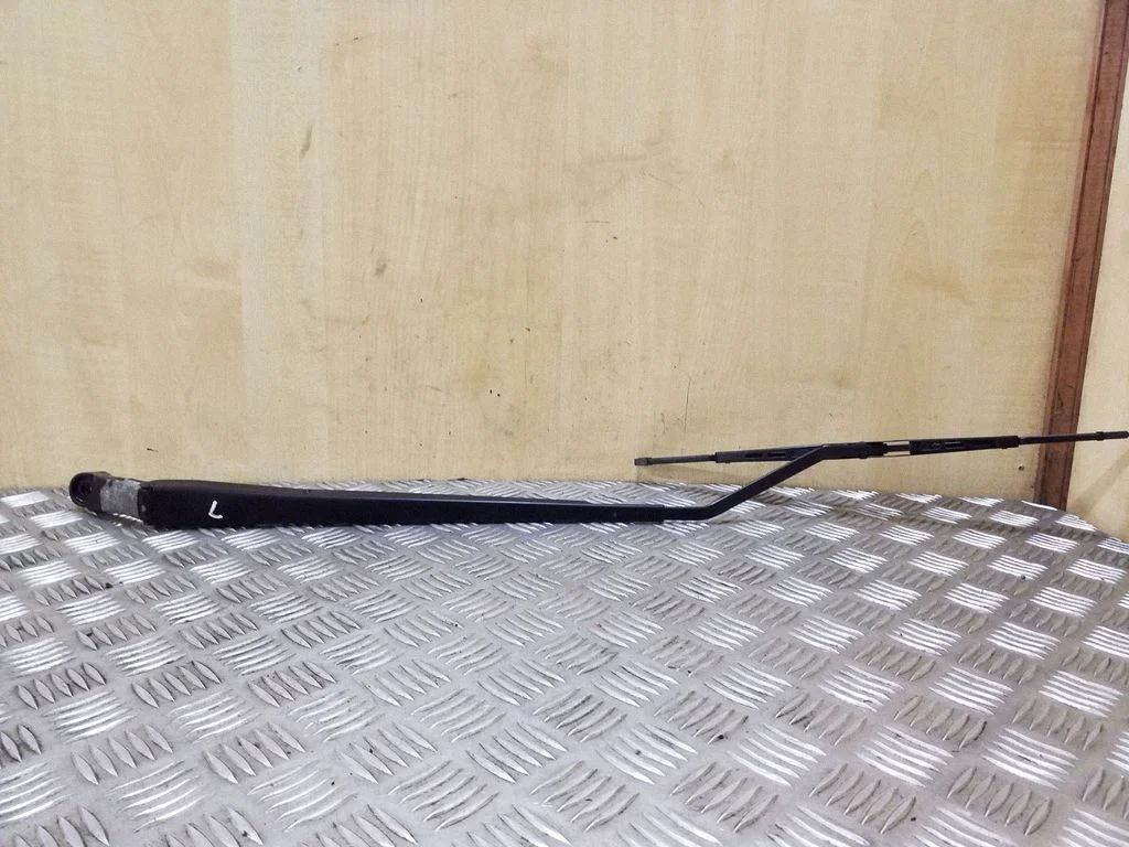 Front wiper blade arm – left