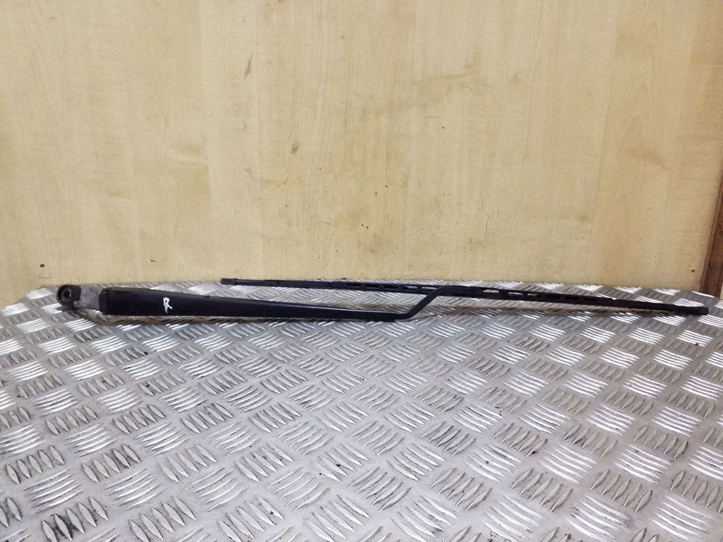 Front wiper blade arm – right