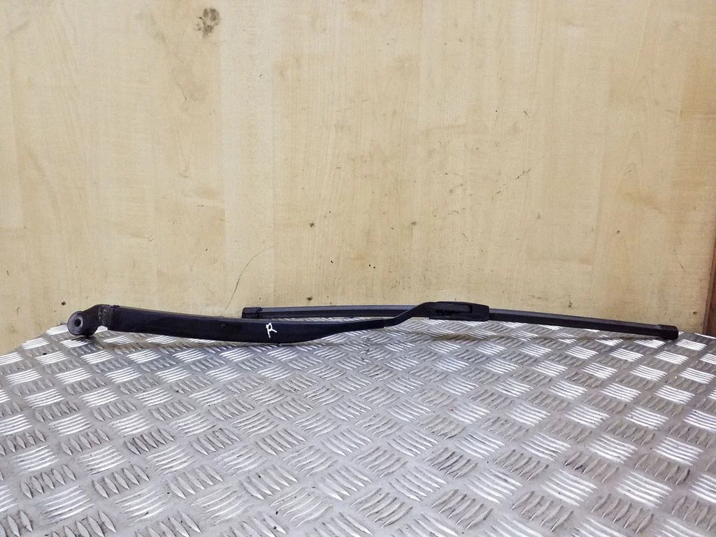 Front wiper blade arm – right