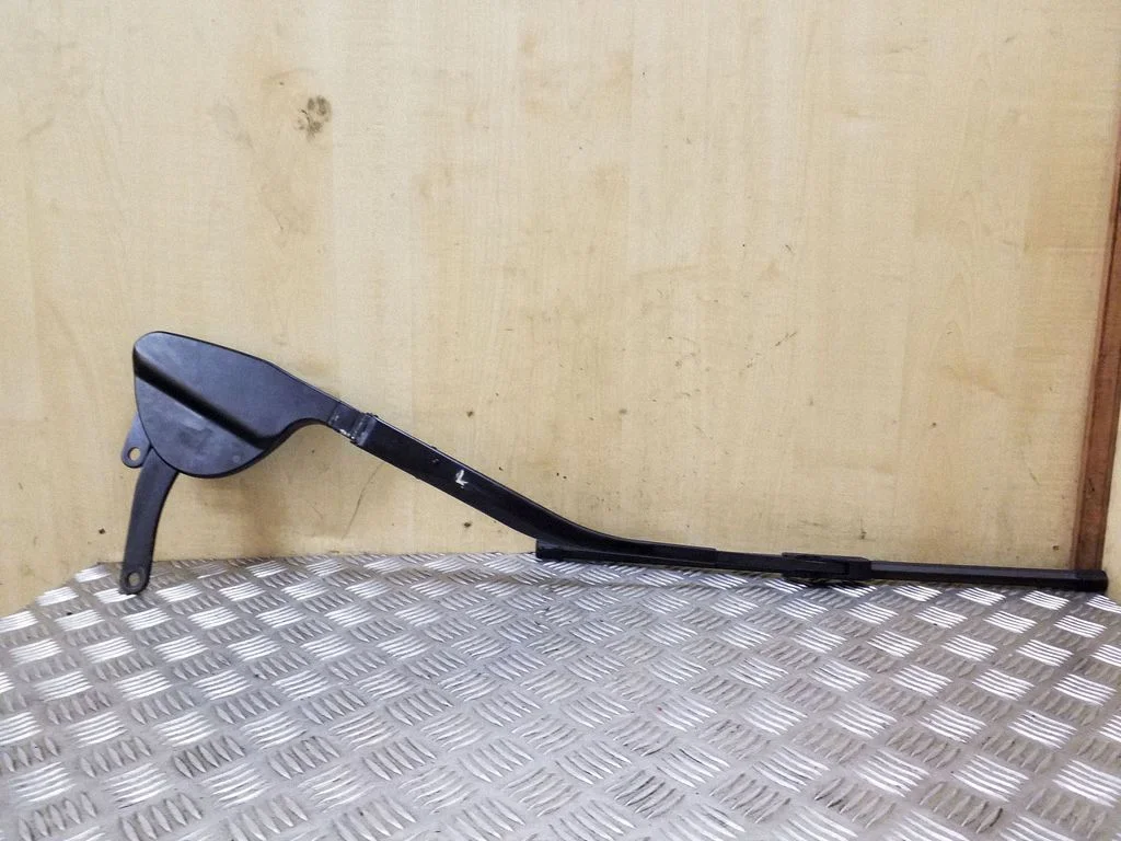 Front wiper blade arm – left