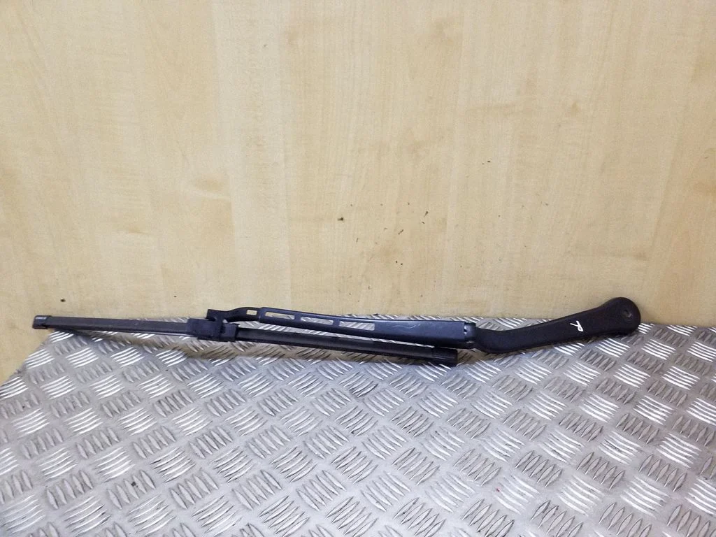 Front wiper blade arm – right