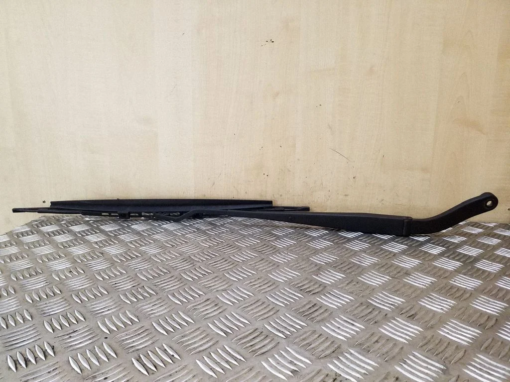 Front wiper blade arm – Opel Antara (2006-2016)