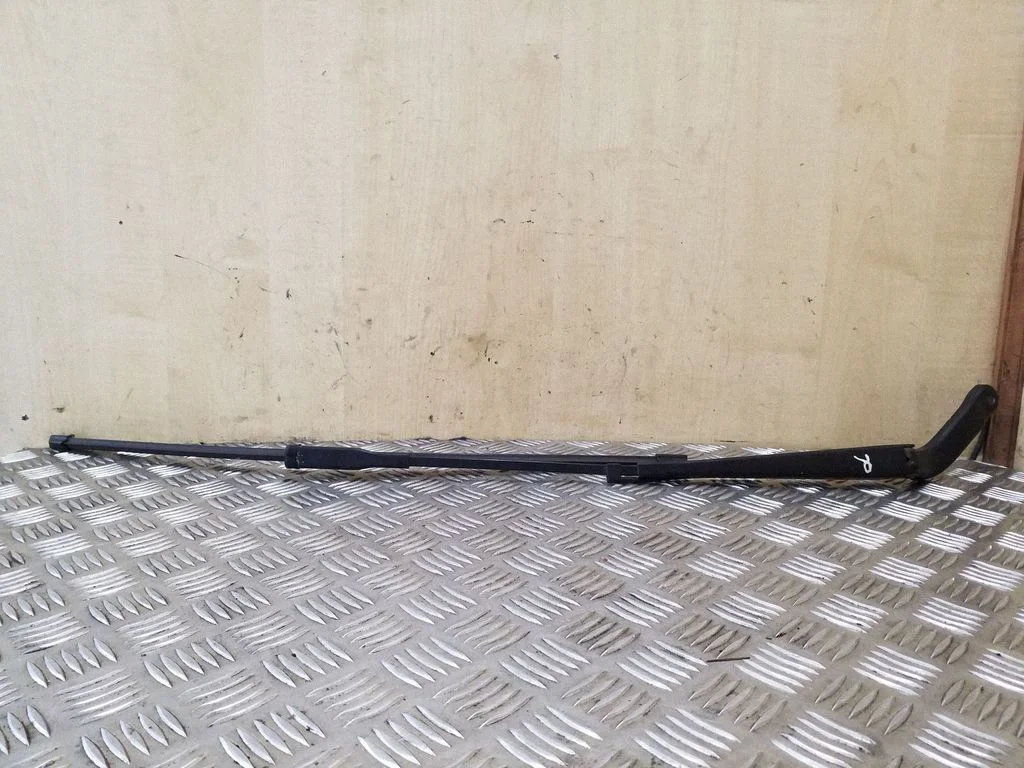 Front wiper blade arm A0018206044