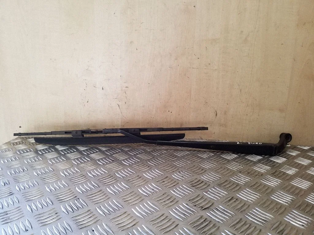 Front wiper blade arm – Toyota Corolla E120 E130 (2004-2007)