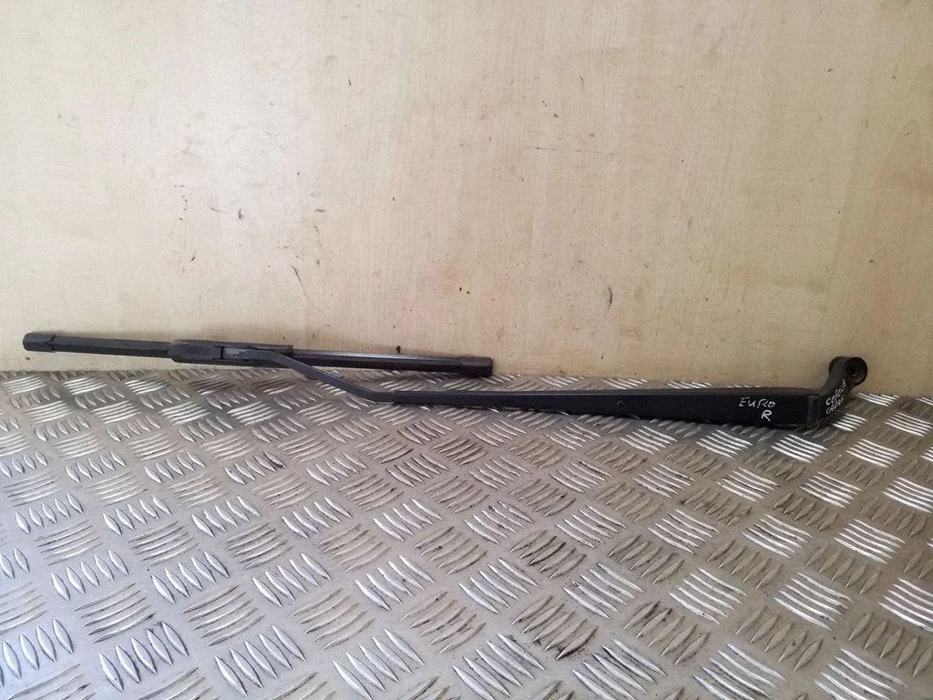 Front wiper blade arm – Toyota Corolla E120 E130 (2004-2007)
