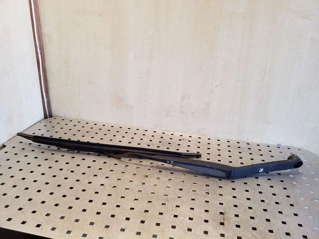 Front wiper blade arm – right