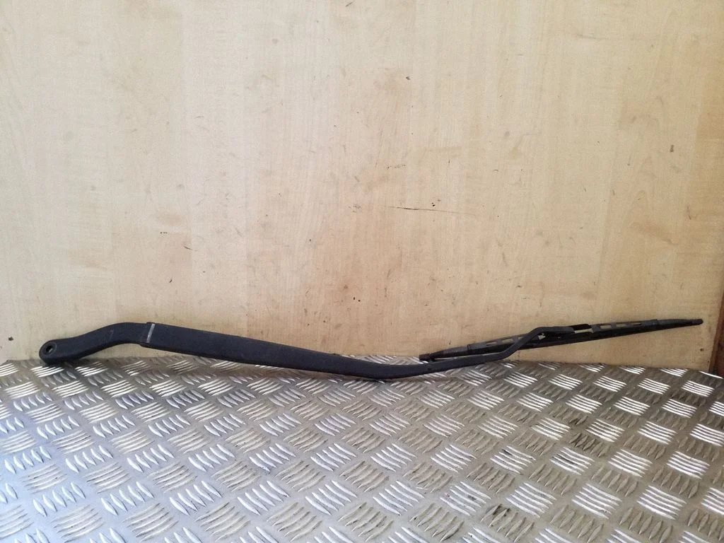 Front wiper blade arm – Opel Antara (2006-2016)