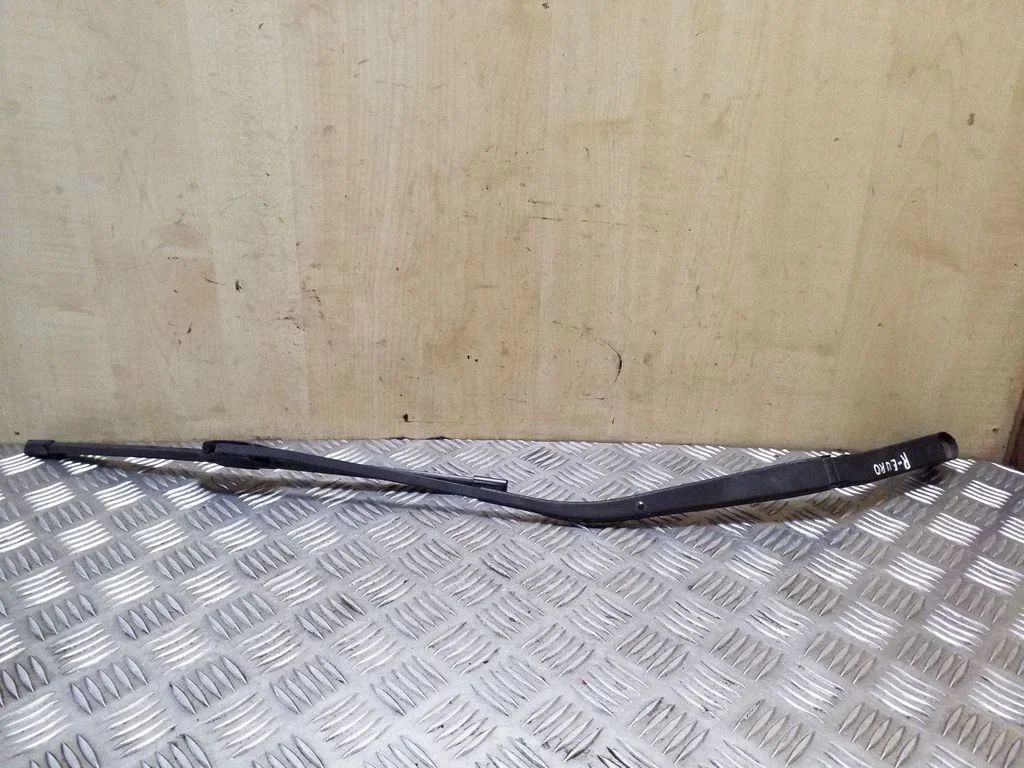 Front wiper blade arm – right