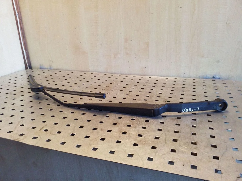 Front wiper blade arm LD1271