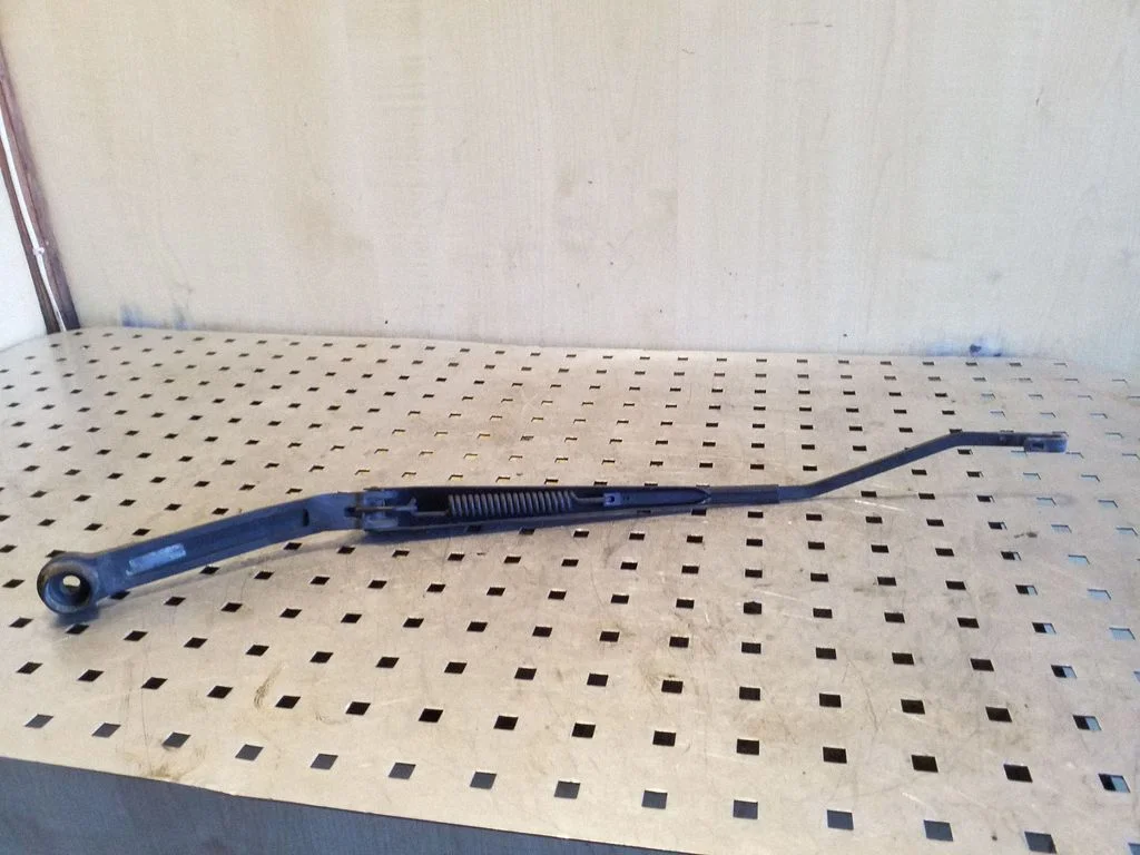 Front wiper blade arm LD1271