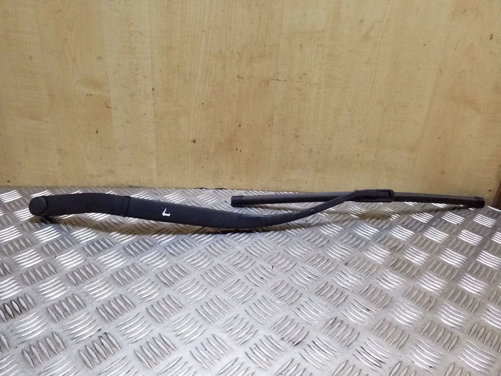 Front wiper blade arm – left