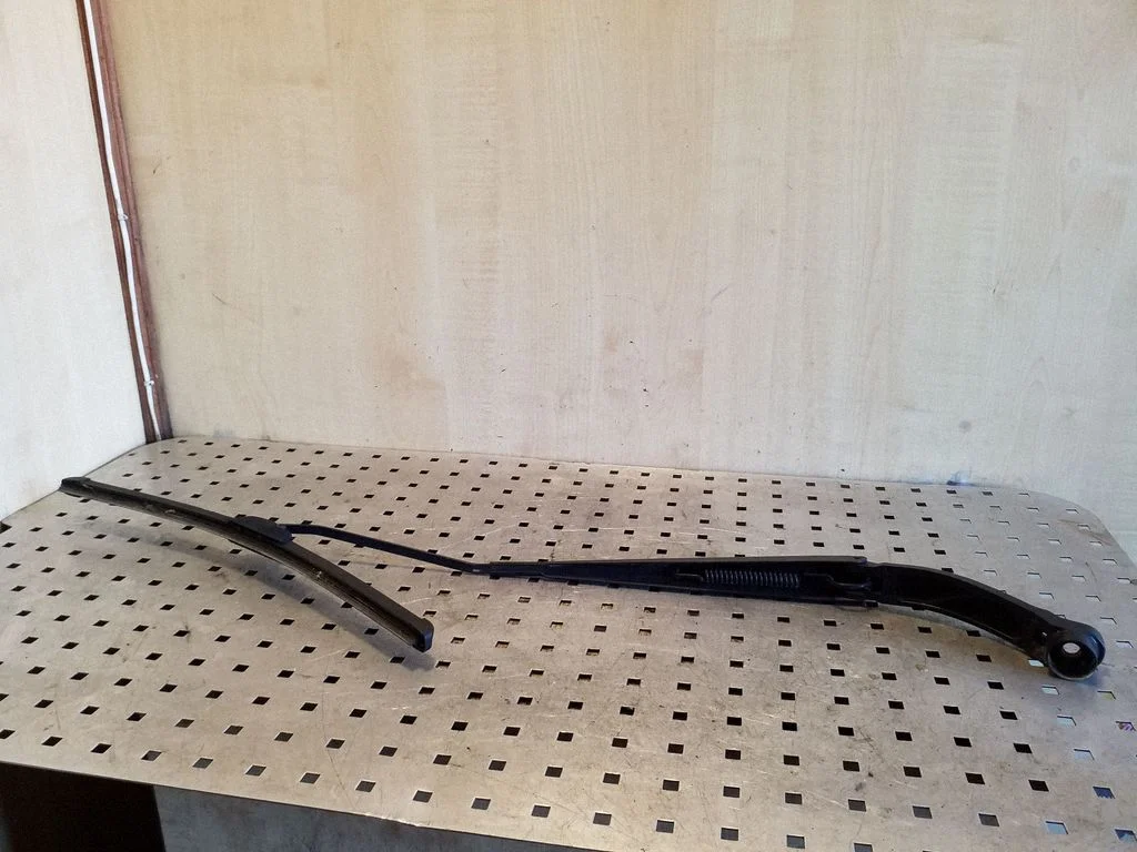 Front wiper blade arm – left