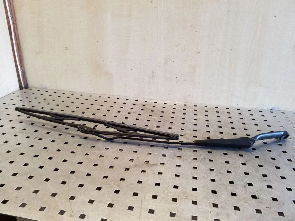 Front wiper blade arm – Opel Vectra B (1996-2002)