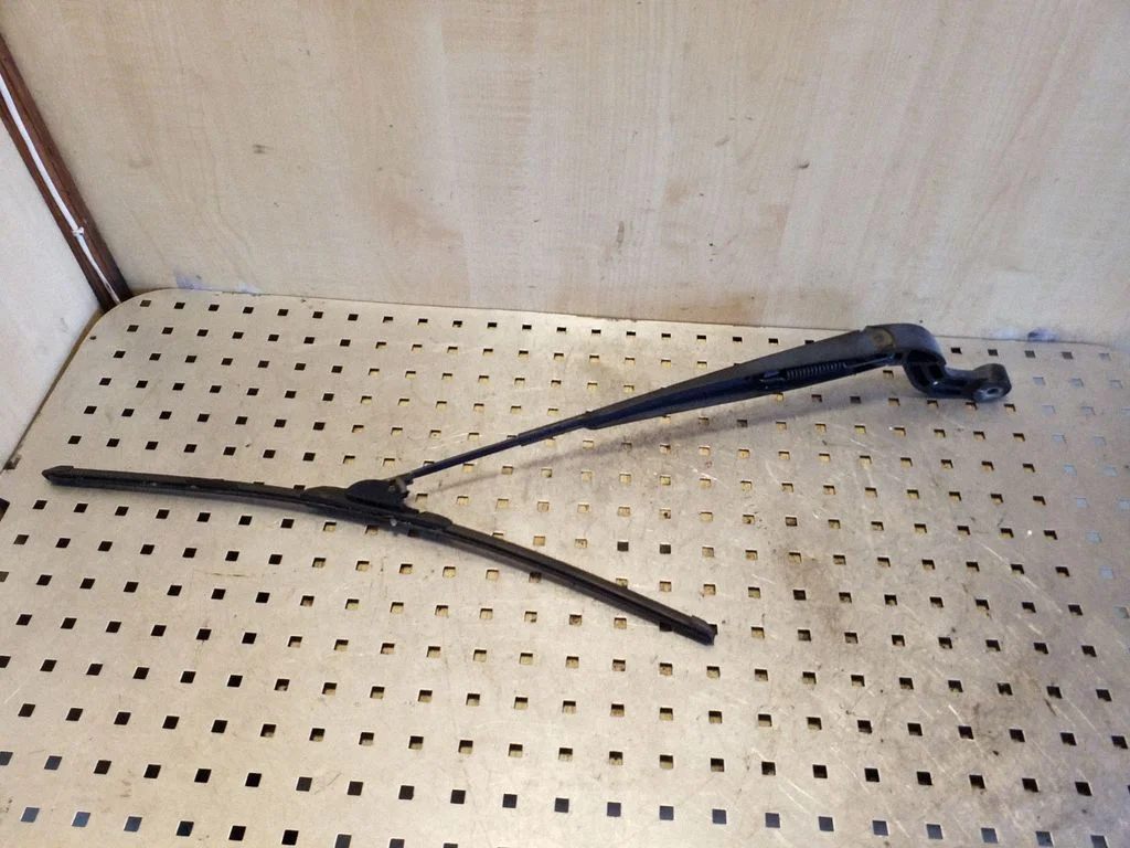 Front wiper blade arm 6H323405AA