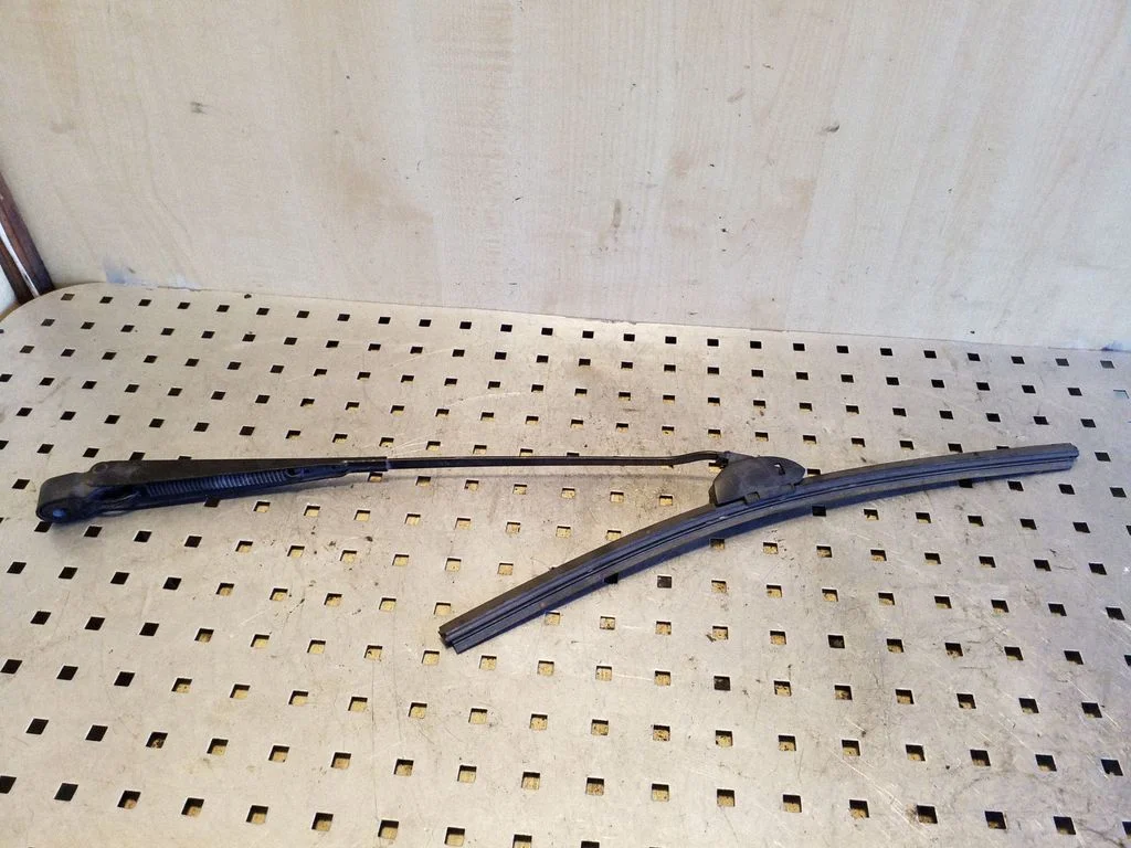 Front wiper blade arm 97KG17526AB – Ford Ka (1996-2008)
