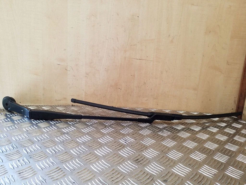 Front wiper blade arm 97036203