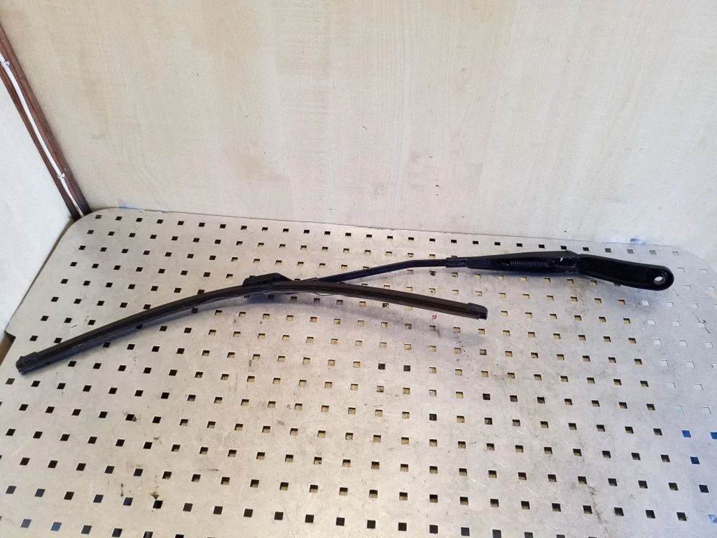 Front wiper blade arm 30753530