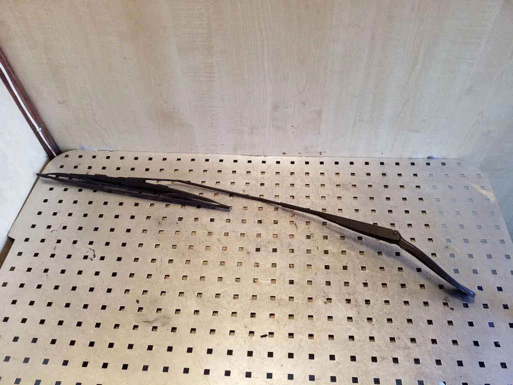 Front wiper blade arm 80008227 – Renault Megane II (2006-2008)