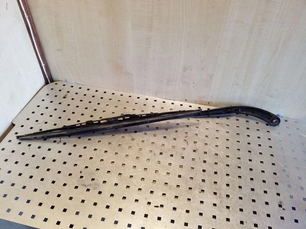 Front wiper blade arm 80008227 – Renault Megane II (2006-2008)