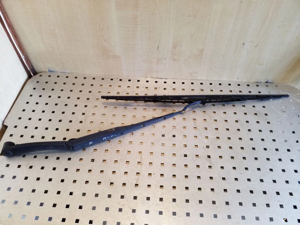 Front wiper blade arm – right