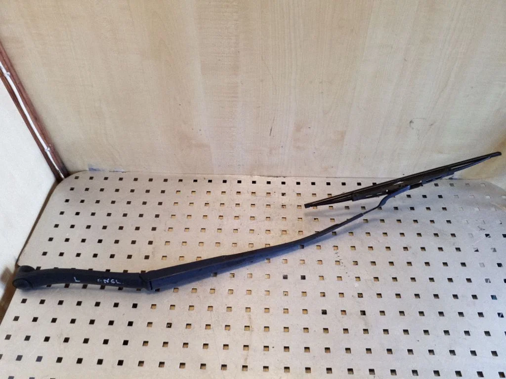 Front wiper blade arm – left
