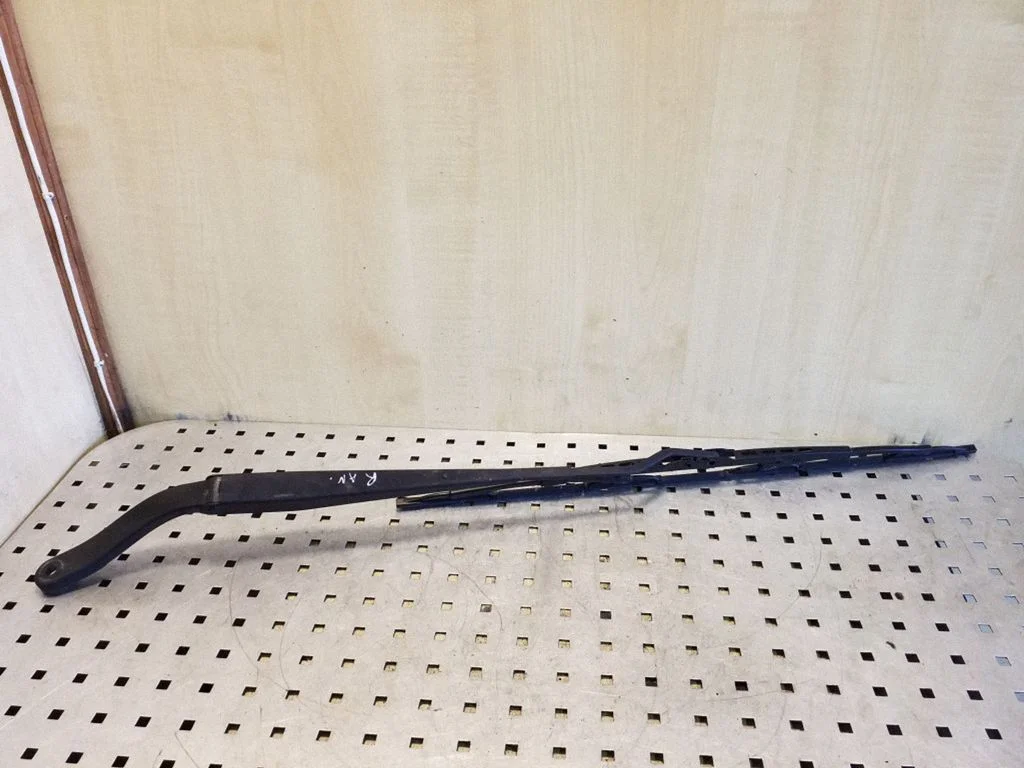 Front wiper blade arm – right