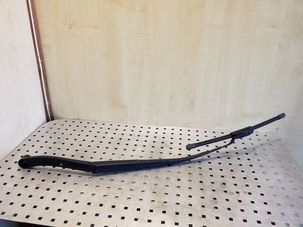 Front wiper blade arm – left