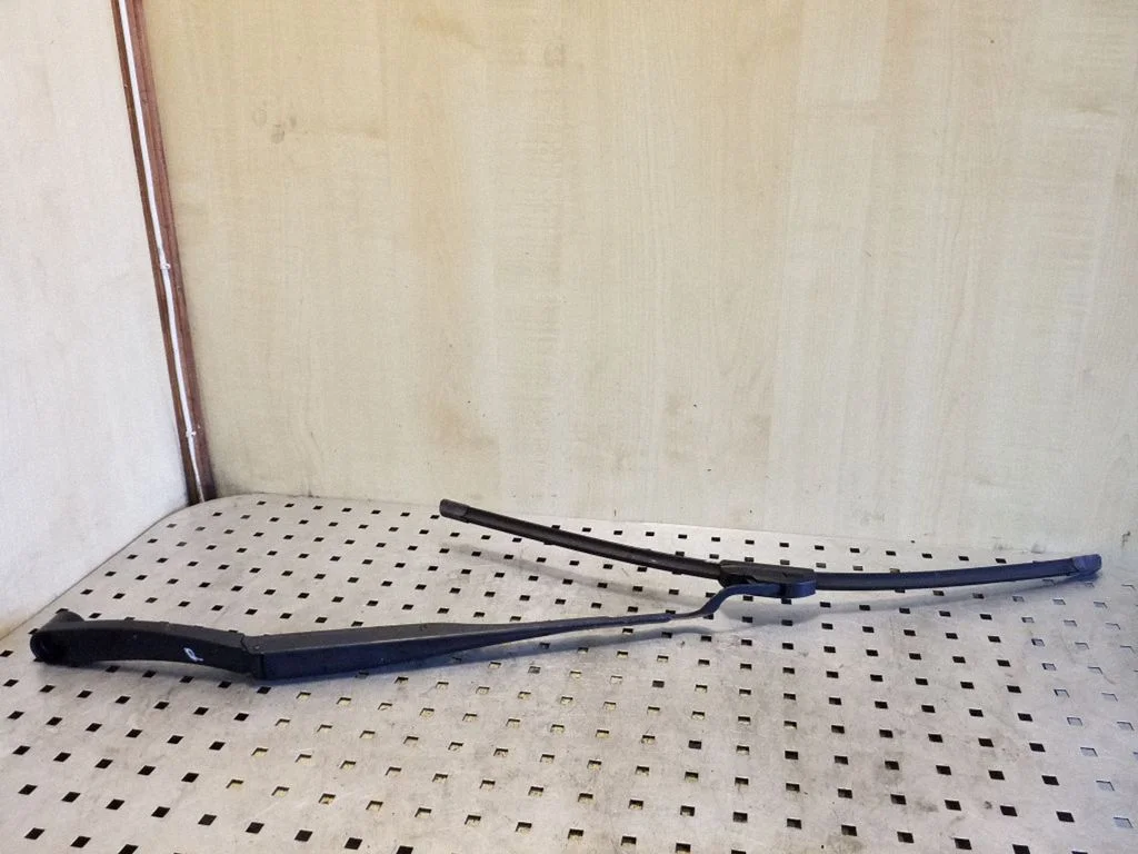 Front wiper blade arm – right