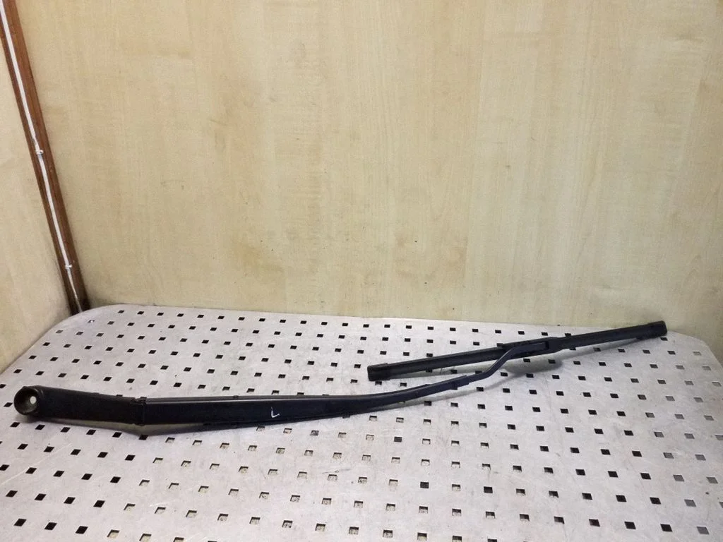 Front wiper blade arm – left
